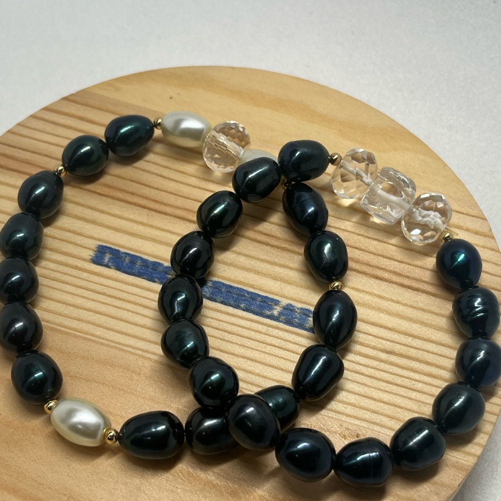 Elegant Tahitian Black and Mother of Pearl Bracelet Set
